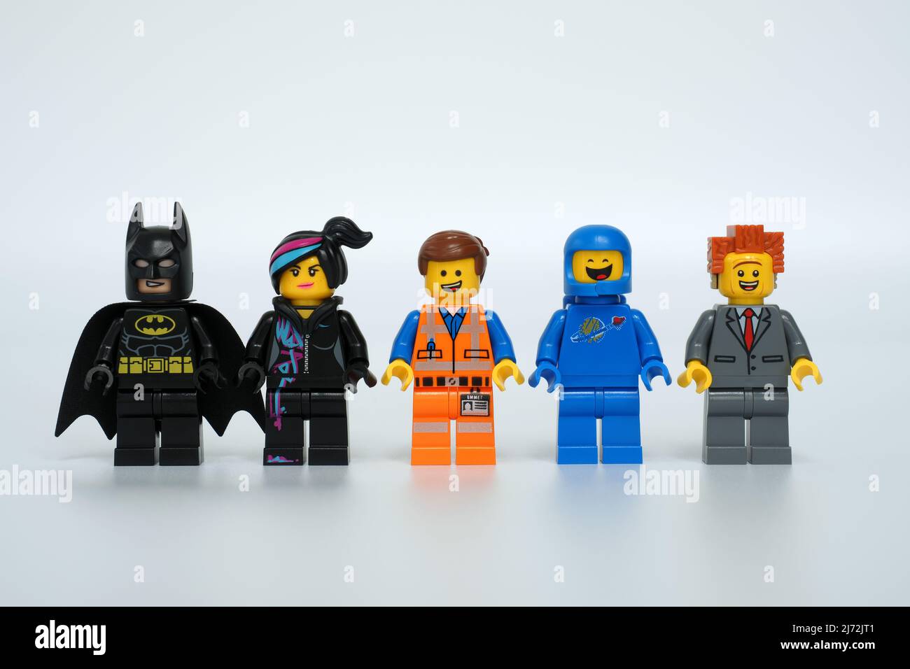 44MP HRS. Lego mini figures from The Lego Movie. The main characters of  Batman, Wyldstyle, Emmet Brickowski, Benny, & Lord Business Stock Photo -  Alamy