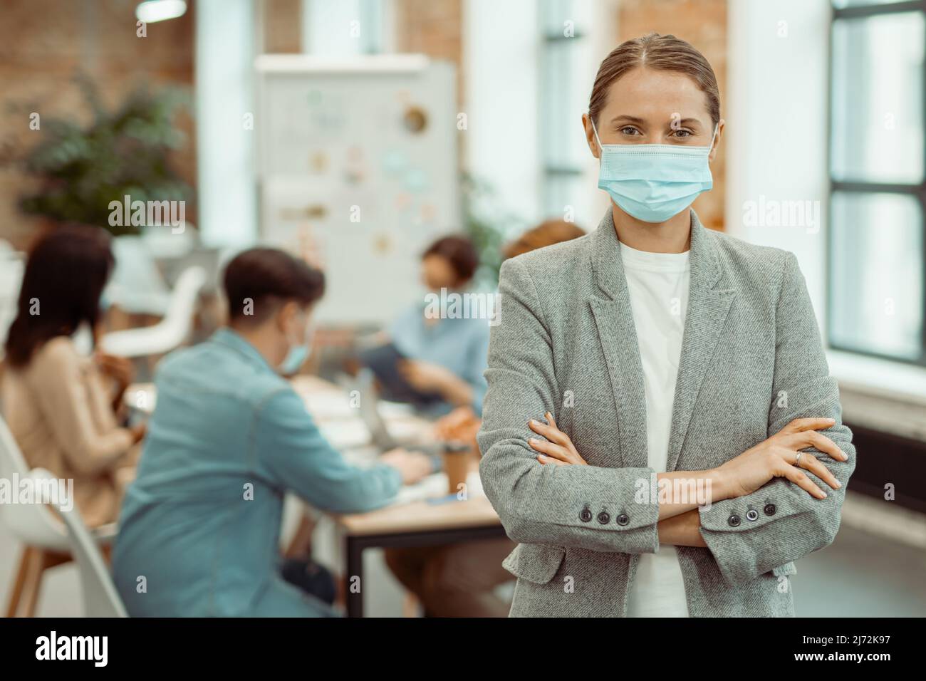Office working mask meeting hi-res stock photography and images - Alamy