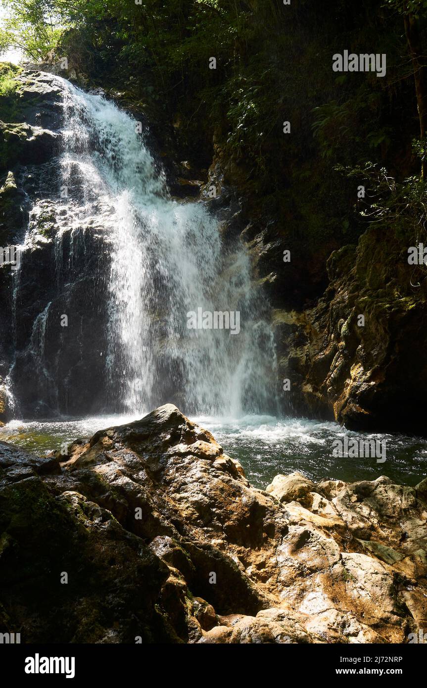 Xorroxin waterfall with rocks in the foreground in Iñarbegi river at SL-NA 12 trail (Gorostapolo, Erratzu, Baztan, Navarre, Spain) Stock Photo
