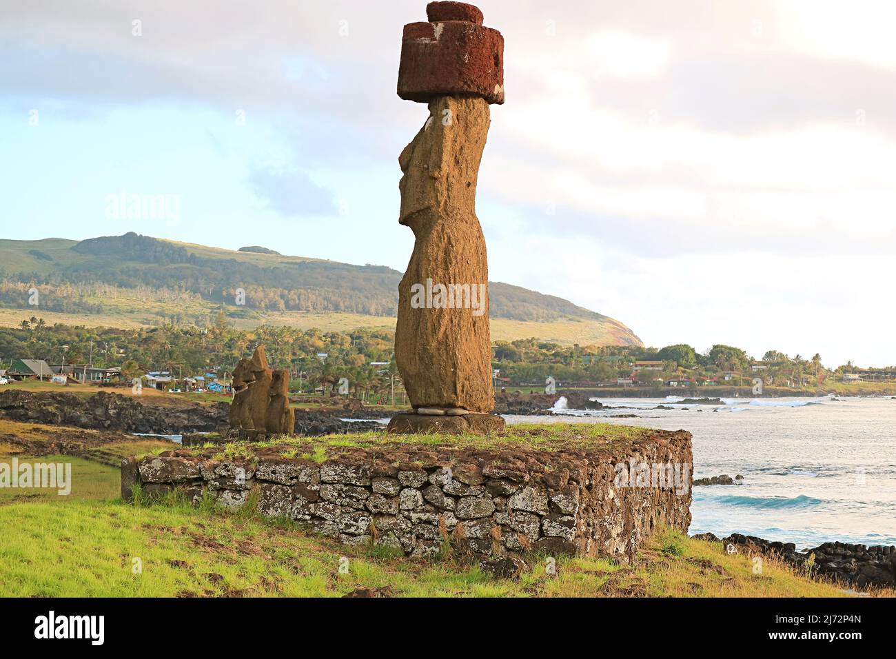 Massive Moai Statue with Pukao (Hat) of Ahu Ko Te Riku Ceremonial Platform on the Pacific West Coast, Easter Island, Chile Stock Photo