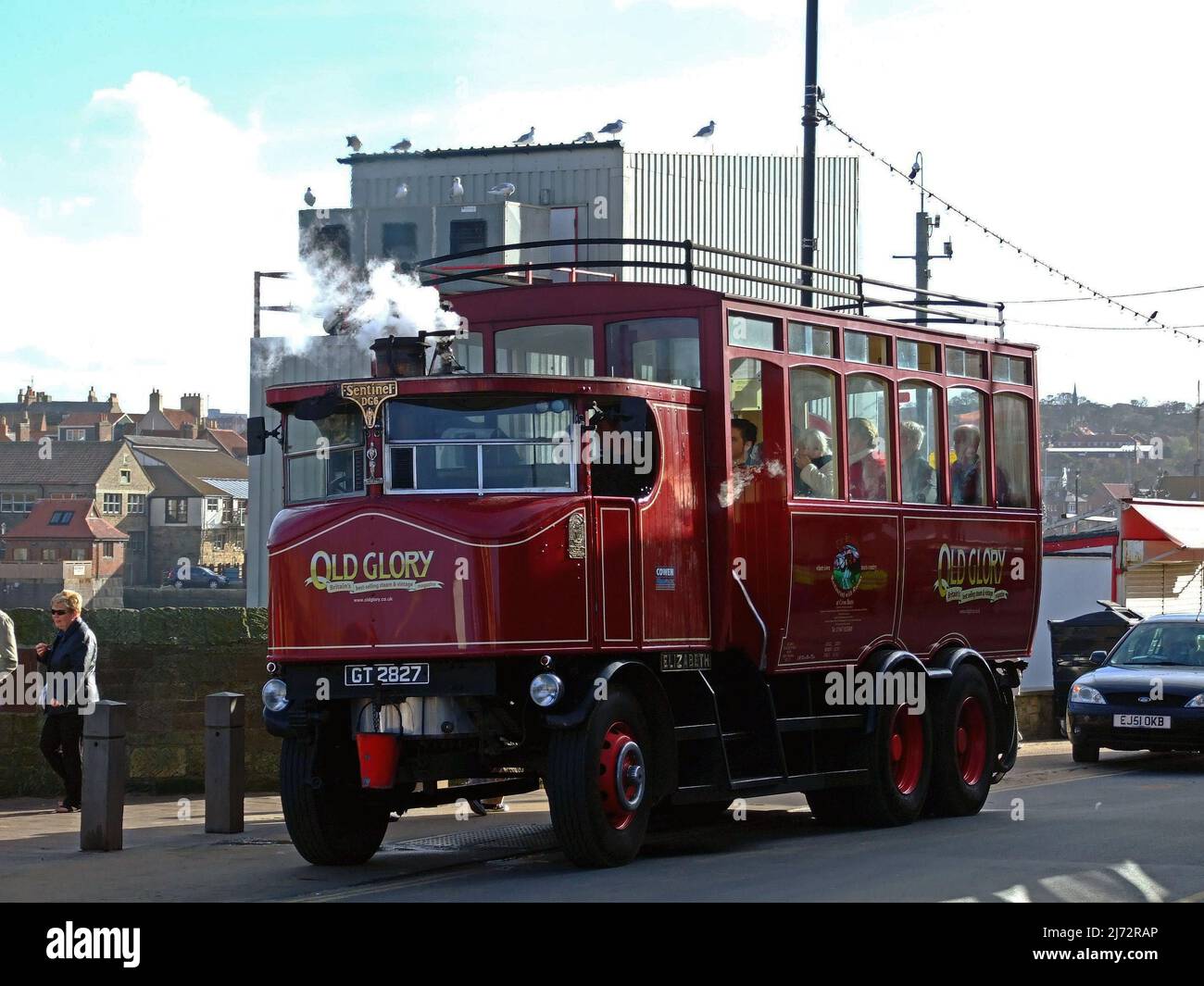 WHITBY. NORTH YORKSHIRE. ENGLAND. 14-10-07. A steam powered omnibus driving up through the streets from the town's harbour. Stock Photo