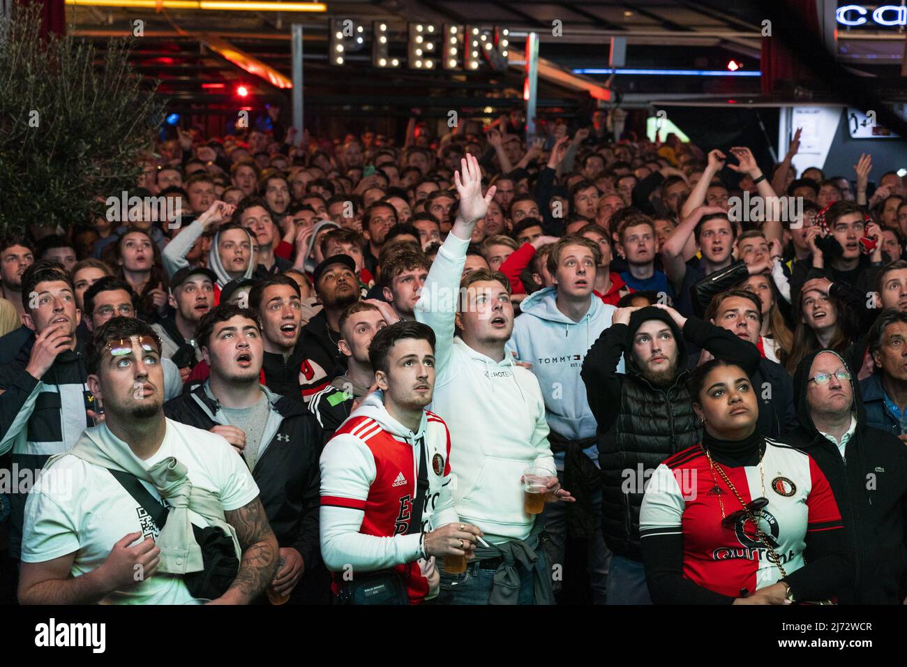 2022-05-05 21:42:49 ROTTERDAM - Feyenoord supporters on Stadhuisplein watch  the UEFA Conference League semifinal match between Olympique de Marseille  and Feyenoord on screens. ANP JEROEN JUMELET netherlands out - belgium out  Stock Photo - Alamy