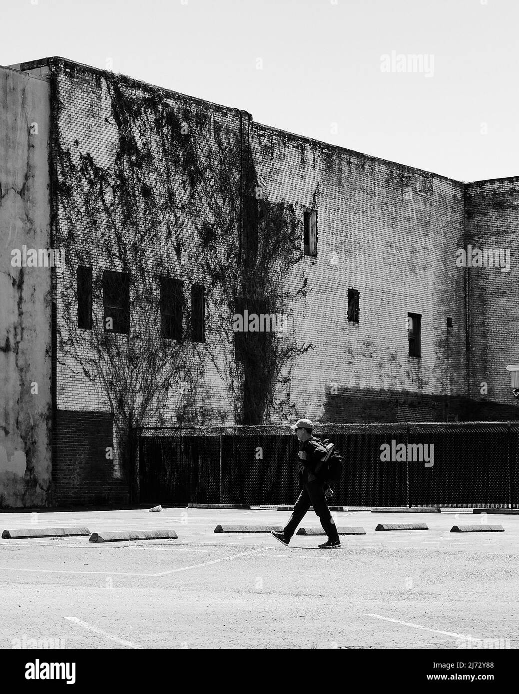 Empty parking lot building Black and White Stock Photos & Images - Alamy