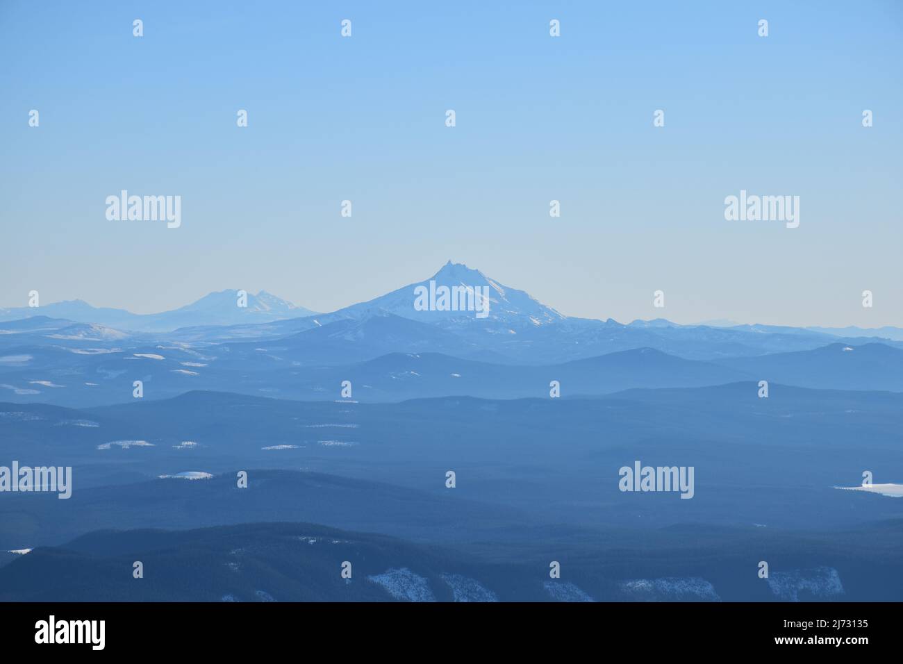 Spectacular views across the Mt Hood National Forest to Mt Jefferson