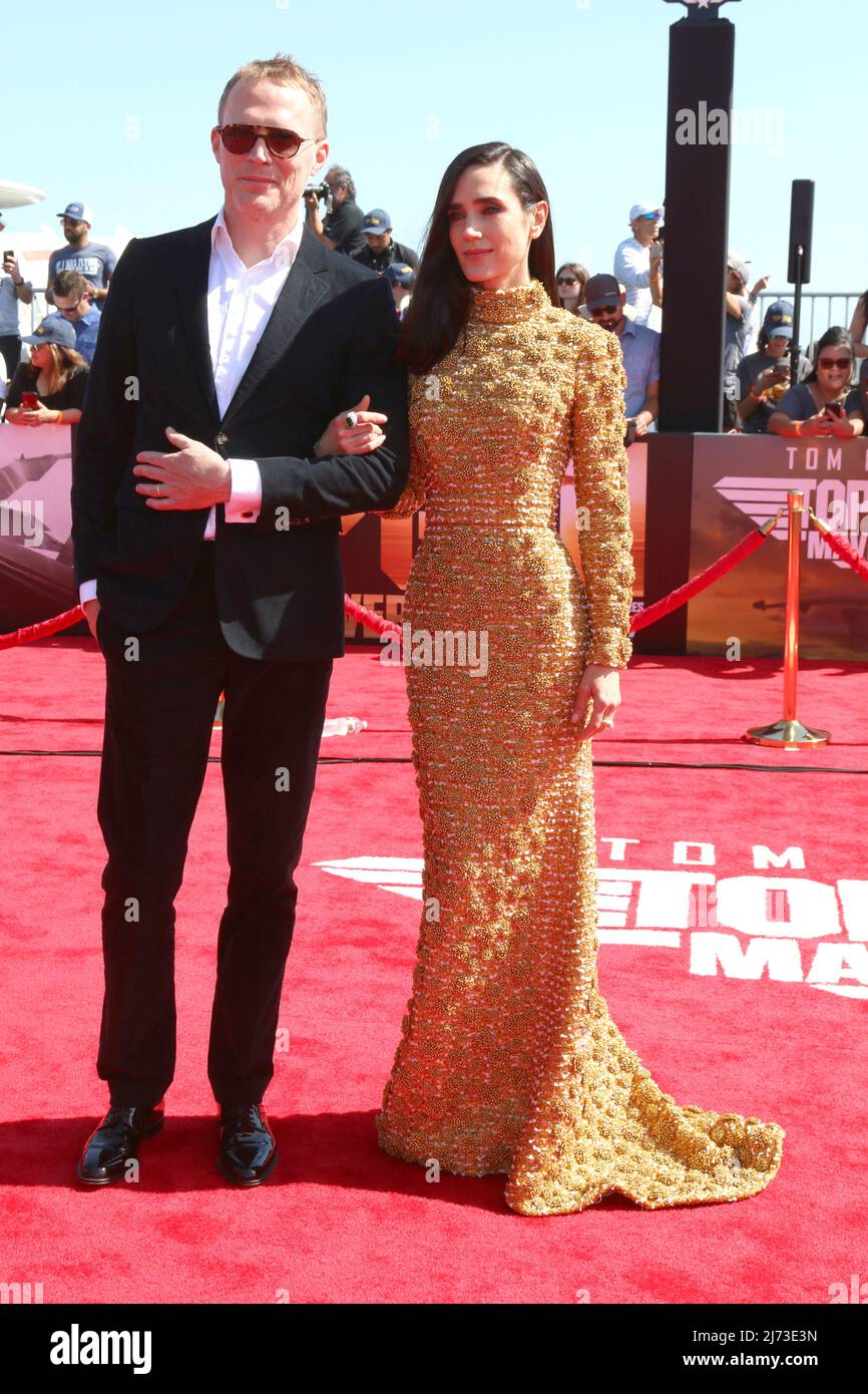 LOS ANGELES MAY 4 - Paul Bettany, Jennifer Connelly at the Top Gun -  Maverick World Premiere at USS Midway on May 4, 2022 in San Diego, CA  12293184 Stock Photo at Vecteezy
