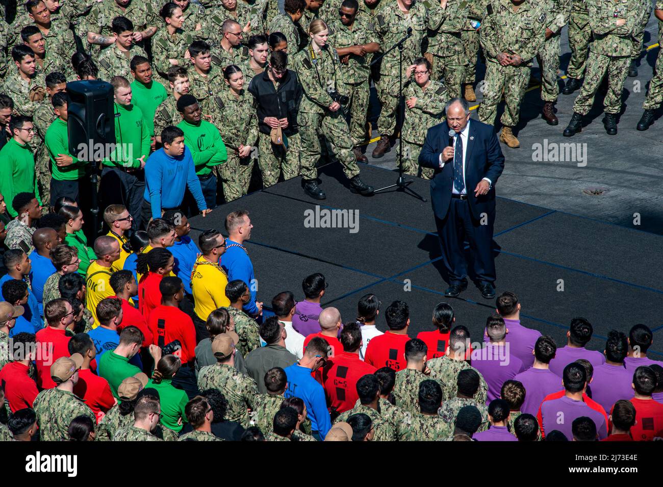 San Diego, United States. 04 May, 2022. U.S. Secretary of the Navy Carlos Del Toro addresses an All Hands meeting on the flight deck of Nimitz-class aircraft carrier USS Carl Vinson, May 4, 2022 in San Diego, California.  Credit: MC2 Tyler Wheaton/US Navy/Alamy Live News Stock Photo