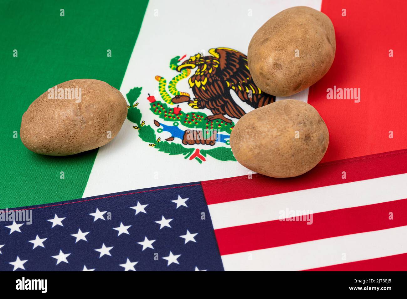 Potatoes with United States of America and Mexico flags. Potato farming trade, imports and exports concept. Stock Photo