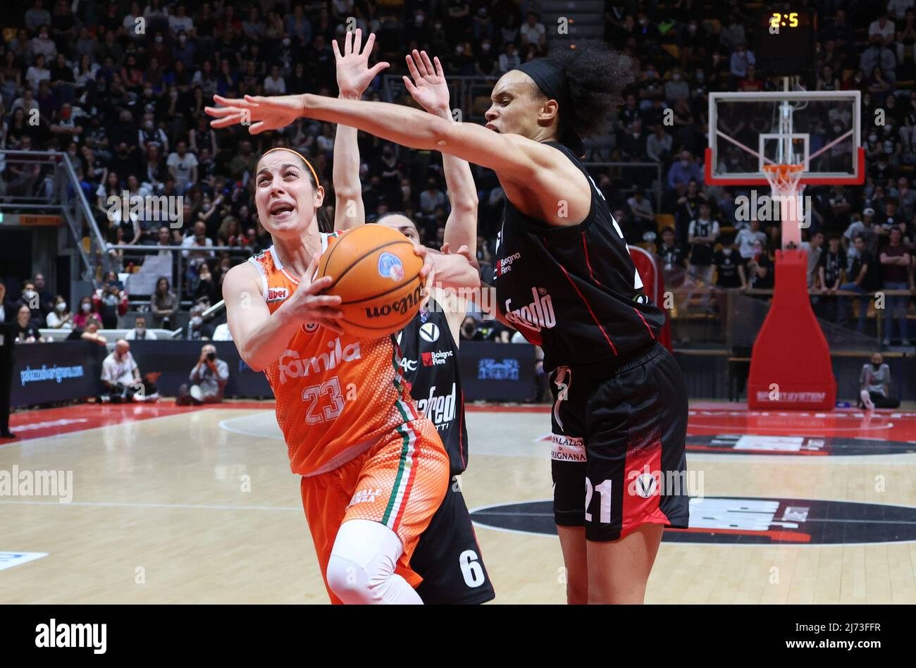 Francesca Dotto (Famila Schio Basket) (L) in action thwarted by Brianna ...