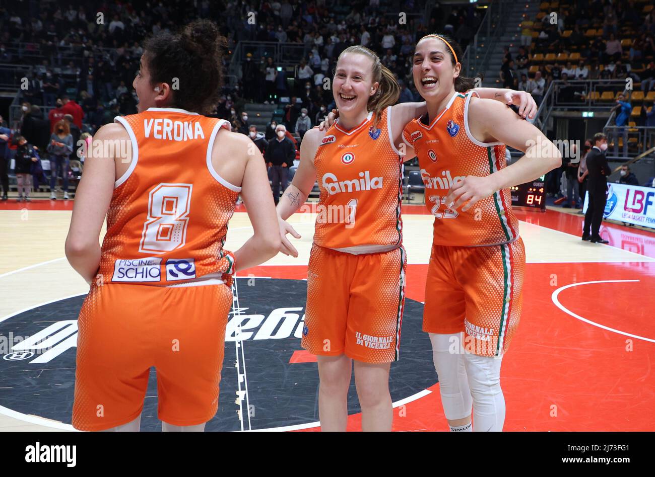 The team from Schio rejoices for the victory of the A1 italian women's