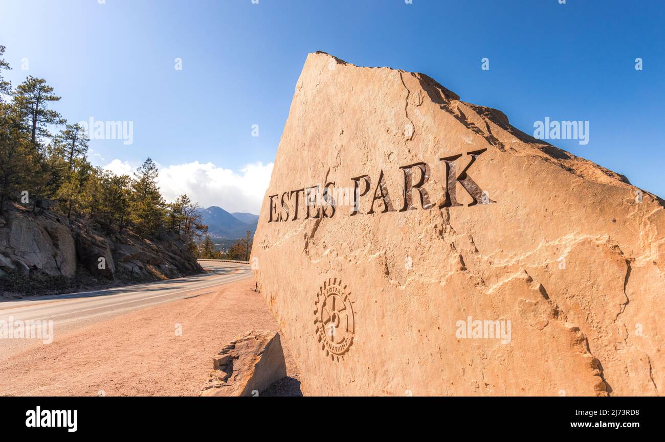 Welcome sign at the entrance of Estes Park in Colorado. Natural stone sign in the Colorado Mountains small touristic town. Stock Photo