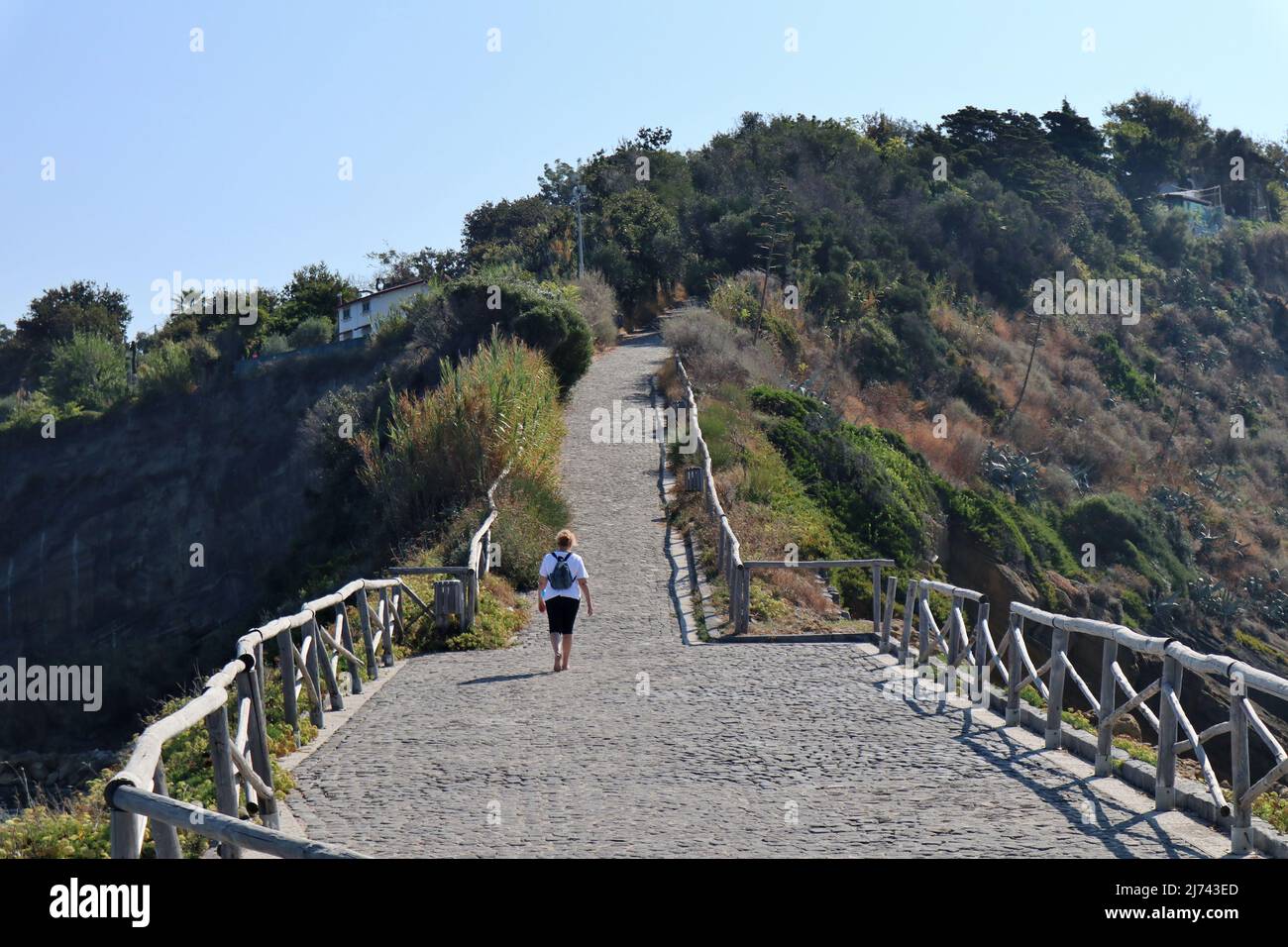 Procida - Scorcio del sentiero di accesso dal Ponte di Vivara Stock Photo