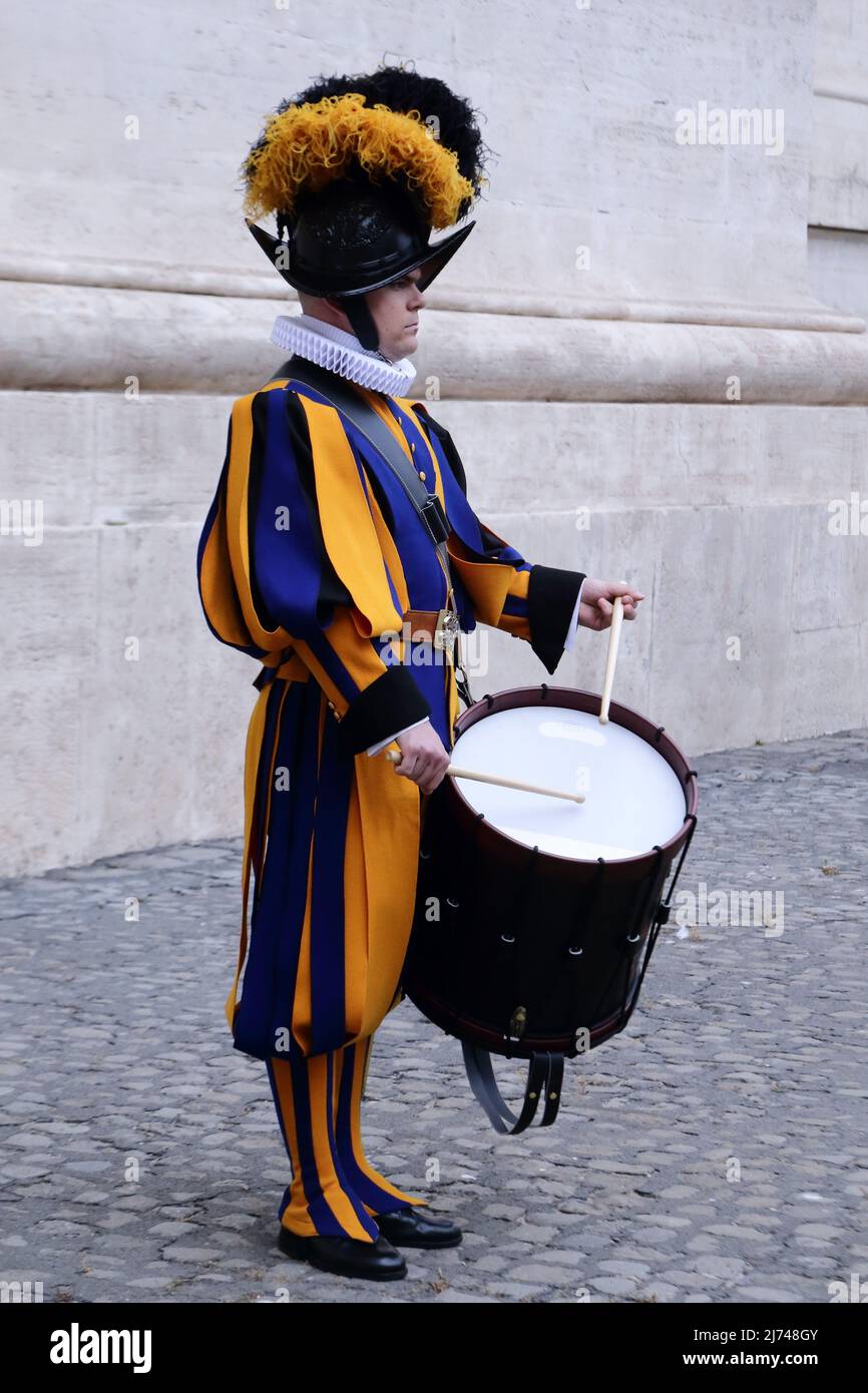 May 5, 2022  - Ceremony of the Pontifical Swiss Guard in memory of the 147 killed during the sack of Rome (May 6th 1527) in defense of the reigning Pope Clement VII at the Vatican. Â©EvandroInetti via ZUMA Wire (Credit Image: © Evandro Inetti/ZUMA Press Wire) Stock Photo