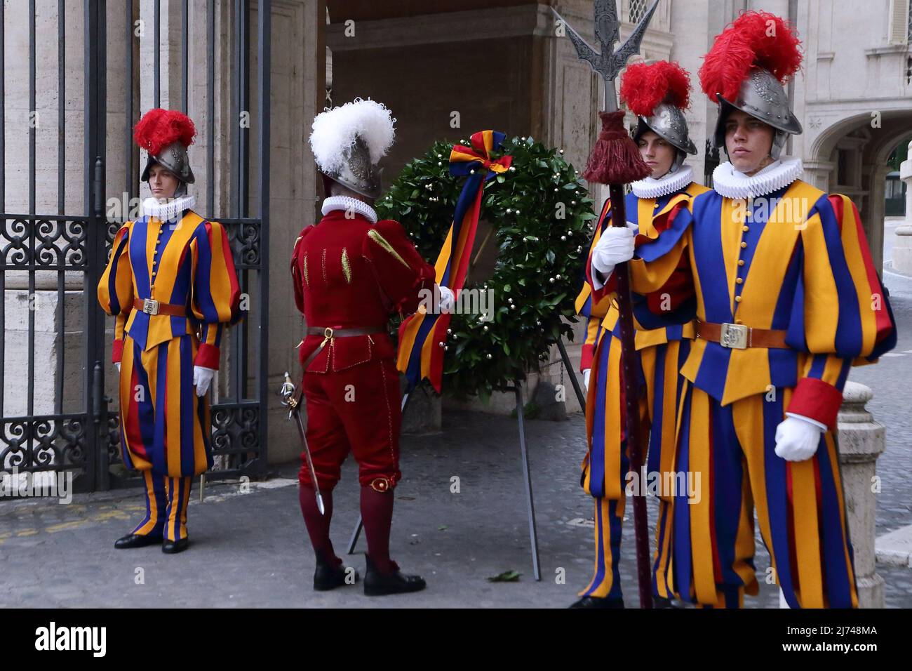 May 5, 2022  - Ceremony of the Pontifical Swiss Guard in memory of the 147 killed during the sack of Rome (May 6th 1527) in defense of the reigning Pope Clement VII at the Vatican. Â©EvandroInetti via ZUMA Wire (Credit Image: © Evandro Inetti/ZUMA Press Wire) Stock Photo