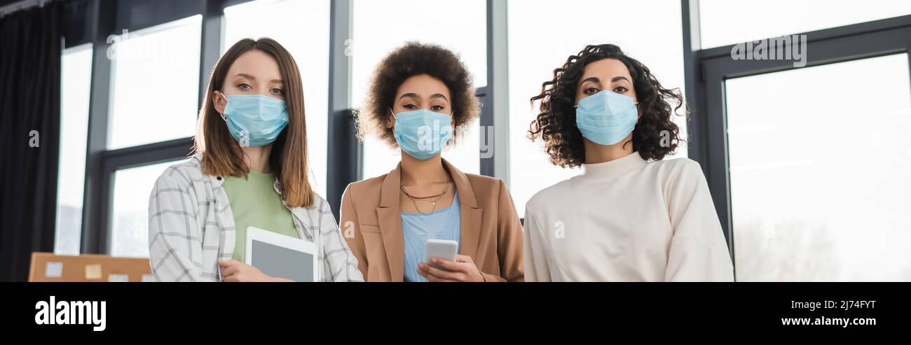 Muslim women with masks hi-res stock photography and images - Alamy