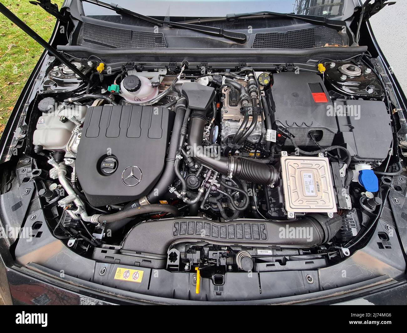 Under bonnet hi-res stock photography and images - Alamy