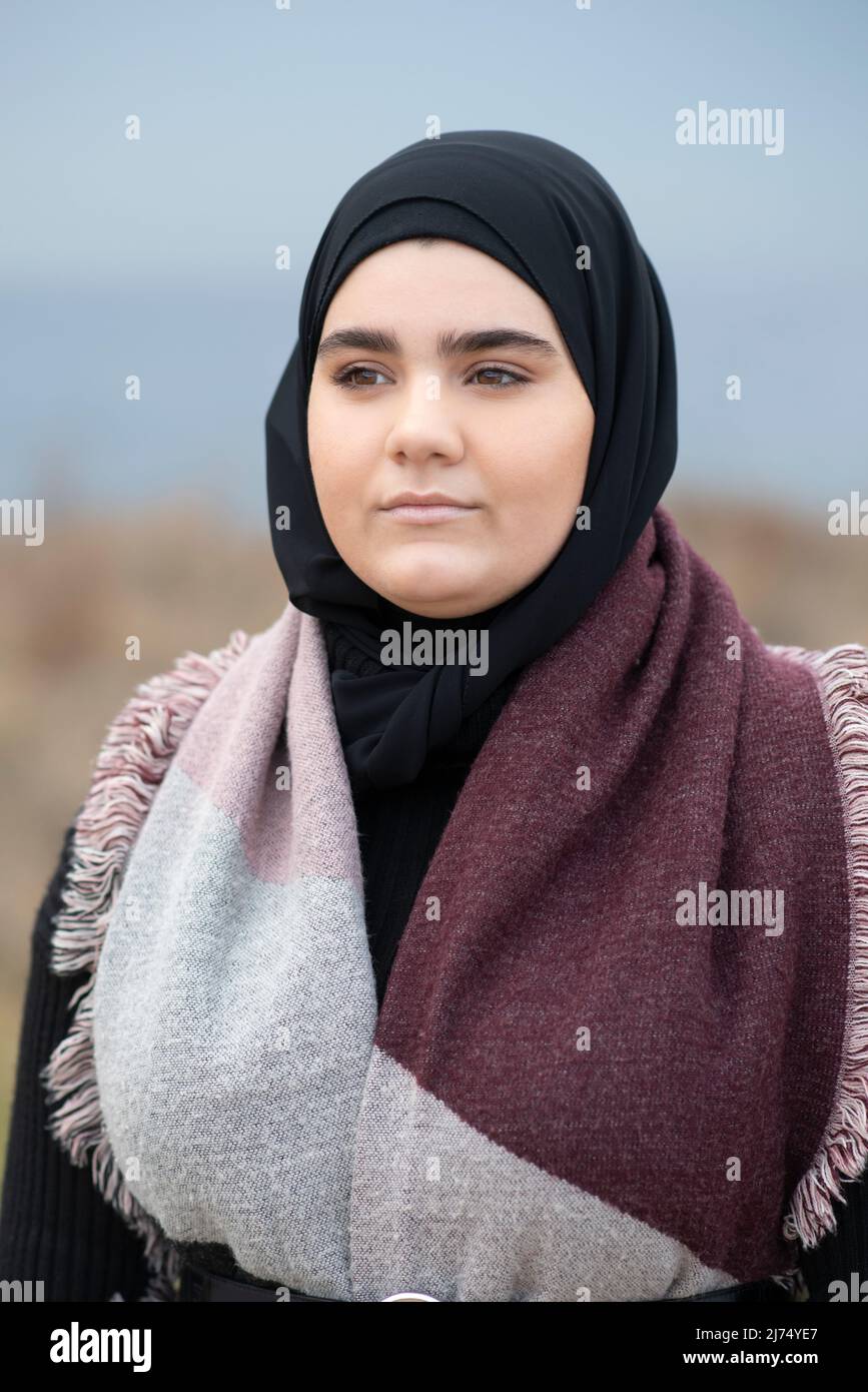 Contemplative young woman hijab hi-res stock photography and images - Alamy