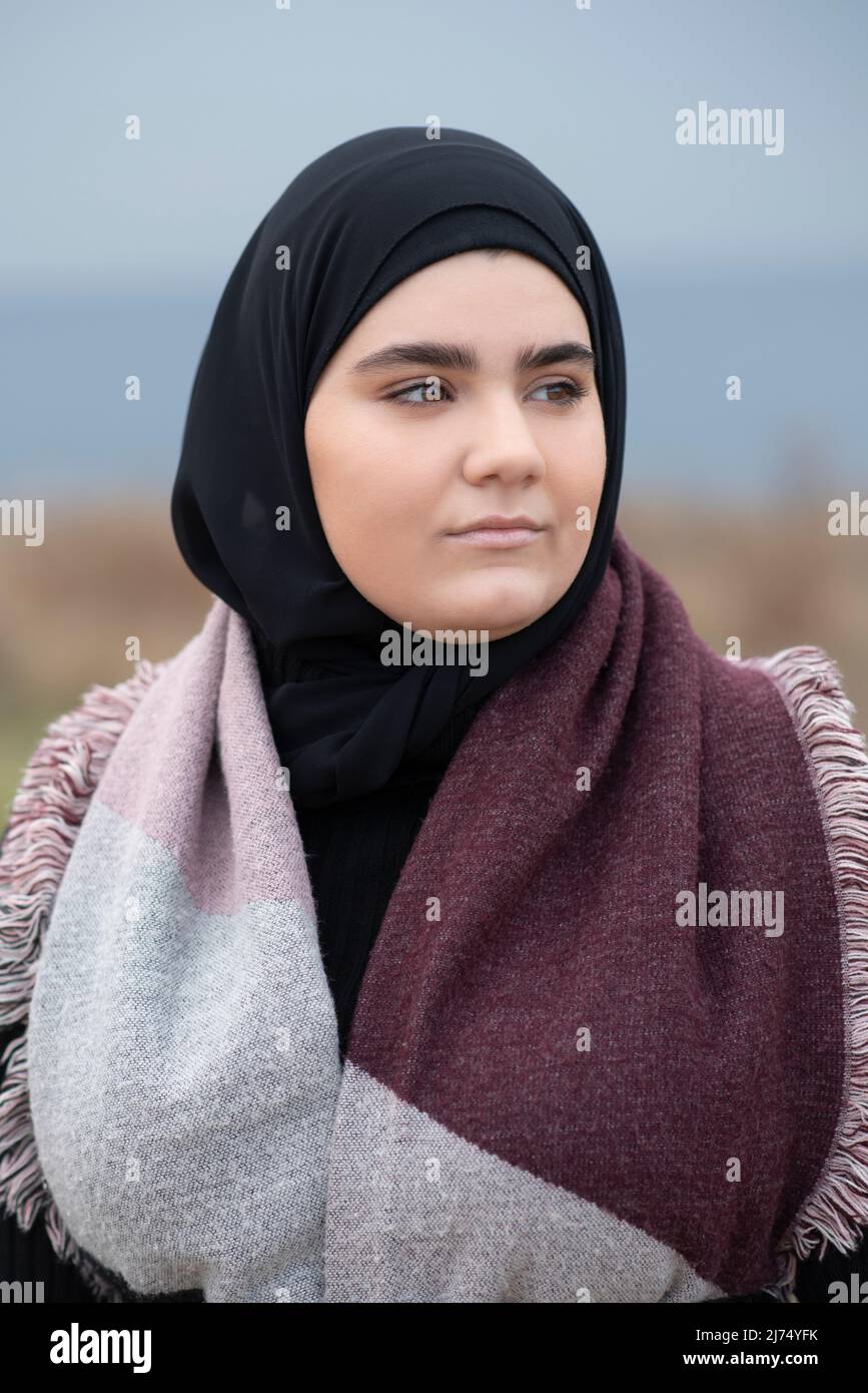 Muslim women beach hijab hi-res stock photography and images - Alamy