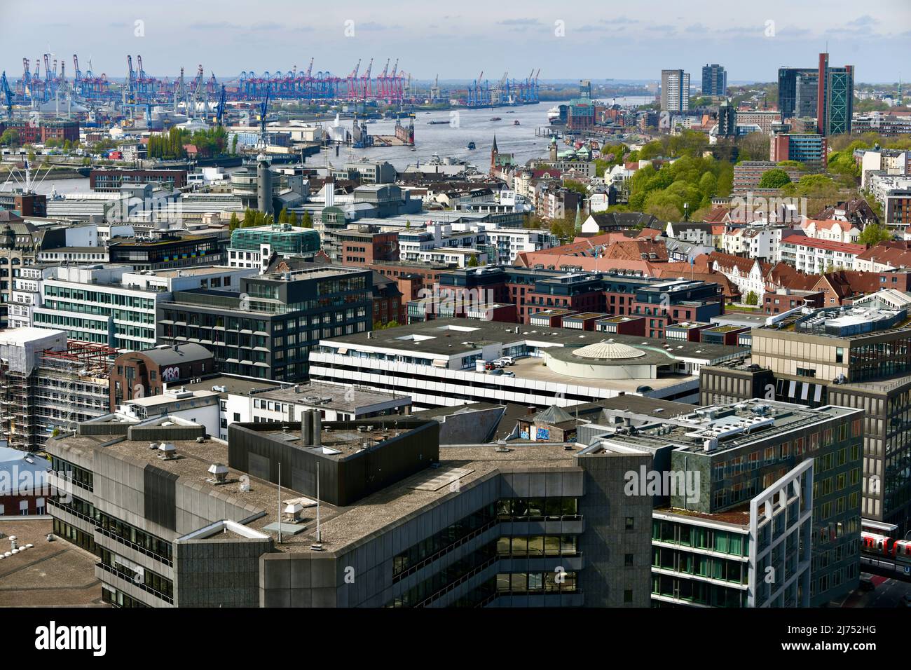 Blick auf Hamburg von der Nikolaikirche aus Stock Photo