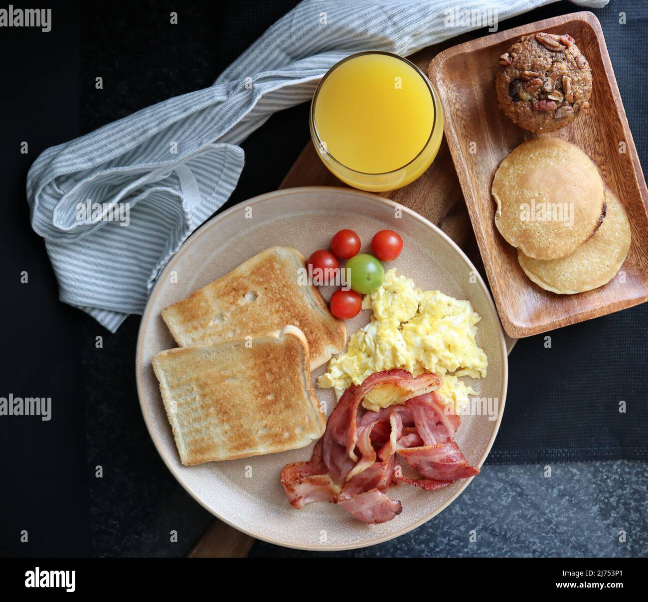 Bacon and egg breakfast Stock Photo - Alamy