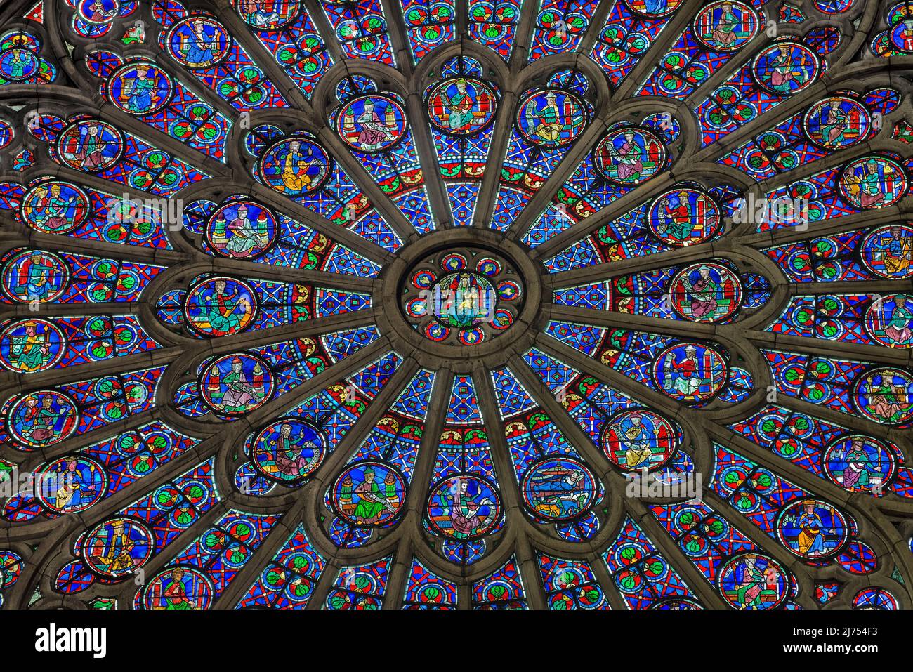 The north rose window inside Cathédrale Notre-Dame Stock Photo - Alamy