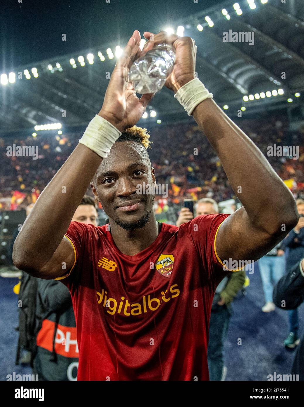 ROME, ITALY - MAY 05: Tammy Abraham of AS Roma celebrates after win during the UEFA Conference League Semi Final Leg Two match between AS Roma and Leicester at Stadio Olimpico on May 5, 2022 in Rome, Italy. (Photo by Sebastian Frej) Credit: Sebo47/Alamy Live News Stock Photo