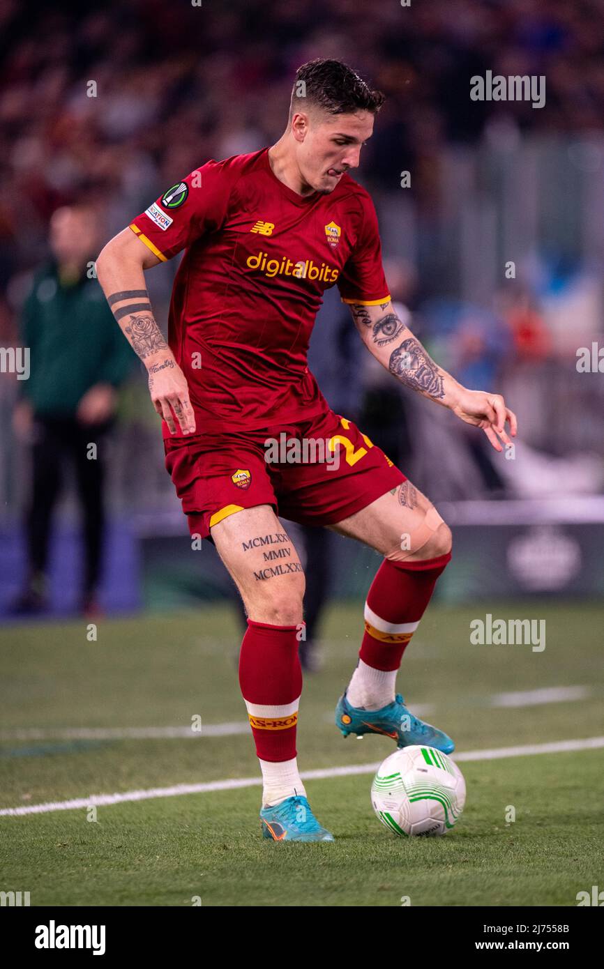 ROME, ITALY - MAY 05: Nicolo Zaniolo of AS Roma during the UEFA Conference League Semi Final Leg Two match between AS Roma and Leicester at Stadio Olimpico on May 5, 2022 in Rome, Italy. (Photo by Sebastian Frej) Credit: Sebo47/Alamy Live News Stock Photo