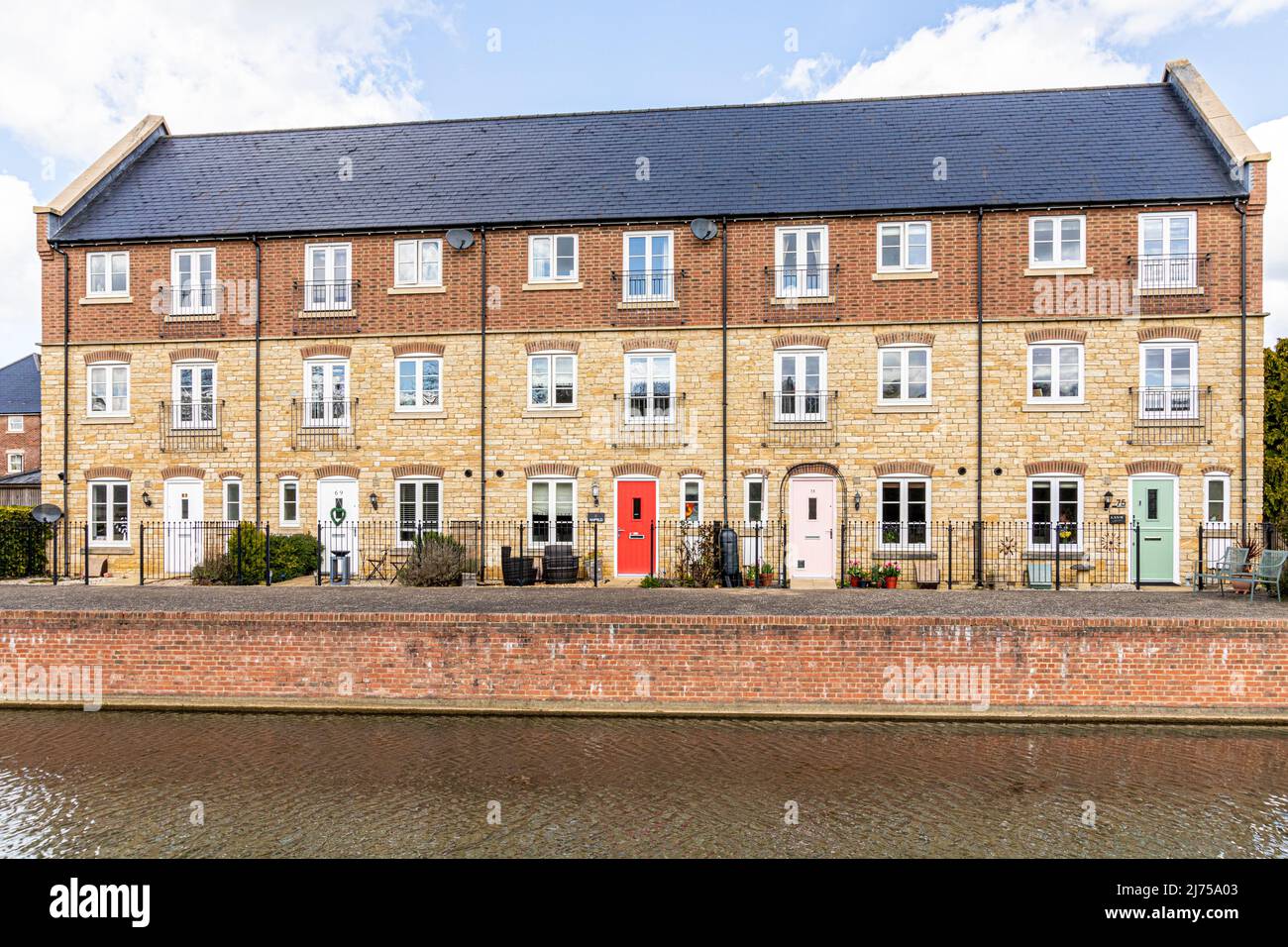 Modern waterside properties beside the restored Stroudwater Canal at Ebley, Stroud, Gloucestershire, England UK Stock Photo