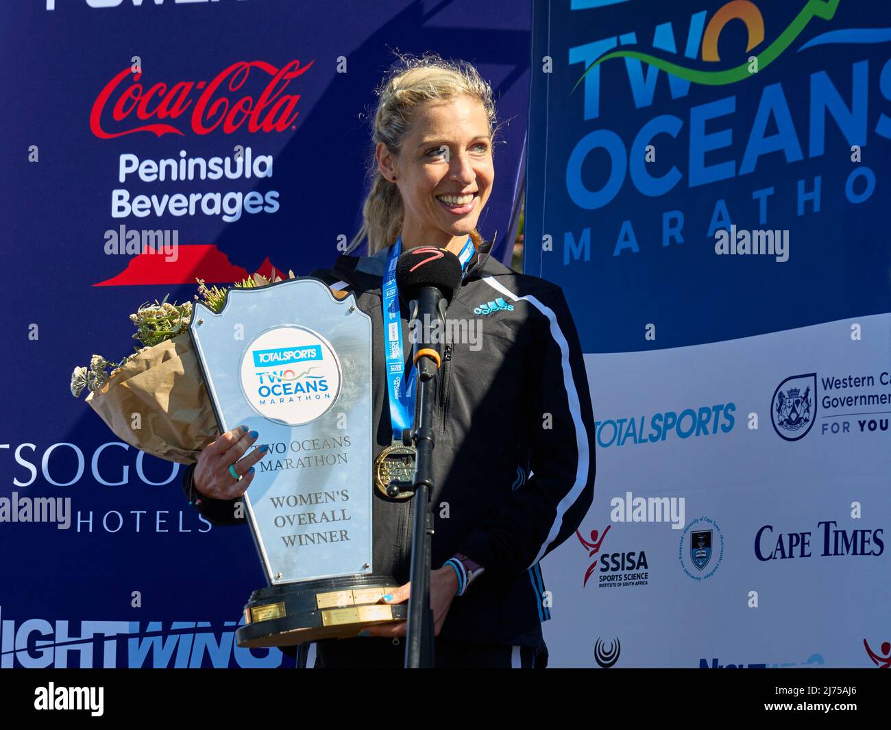 Gerda Steyn record breaking winner of 2022 Two Oceans Marathon, Cape town Stock Photo