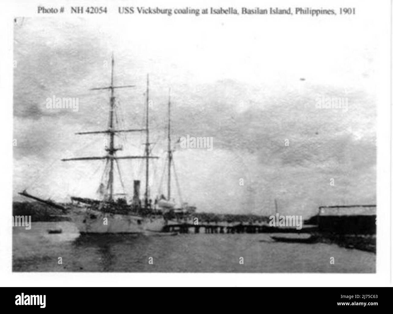 USS Vicksburg coaling at the Isabela Wharf, Basilan Stock Photo