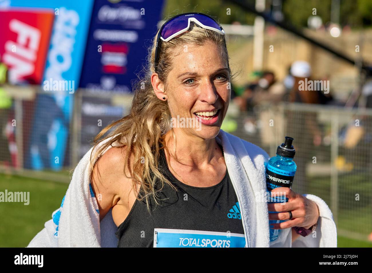 Gerda Steyn on the Winners Podium of the 2022 Two Oceans Ultra Marathon, after her record breaking run. She broke the race record by Frith van der Mer Stock Photo