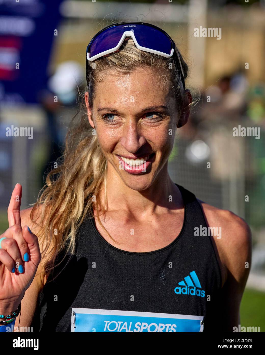 Gerda Steyn Ladies Winner  of the 2022 Two Oceans Ultra Marathon, after her record breaking run. She broke the race record by Frith van der Merwe whic Stock Photo