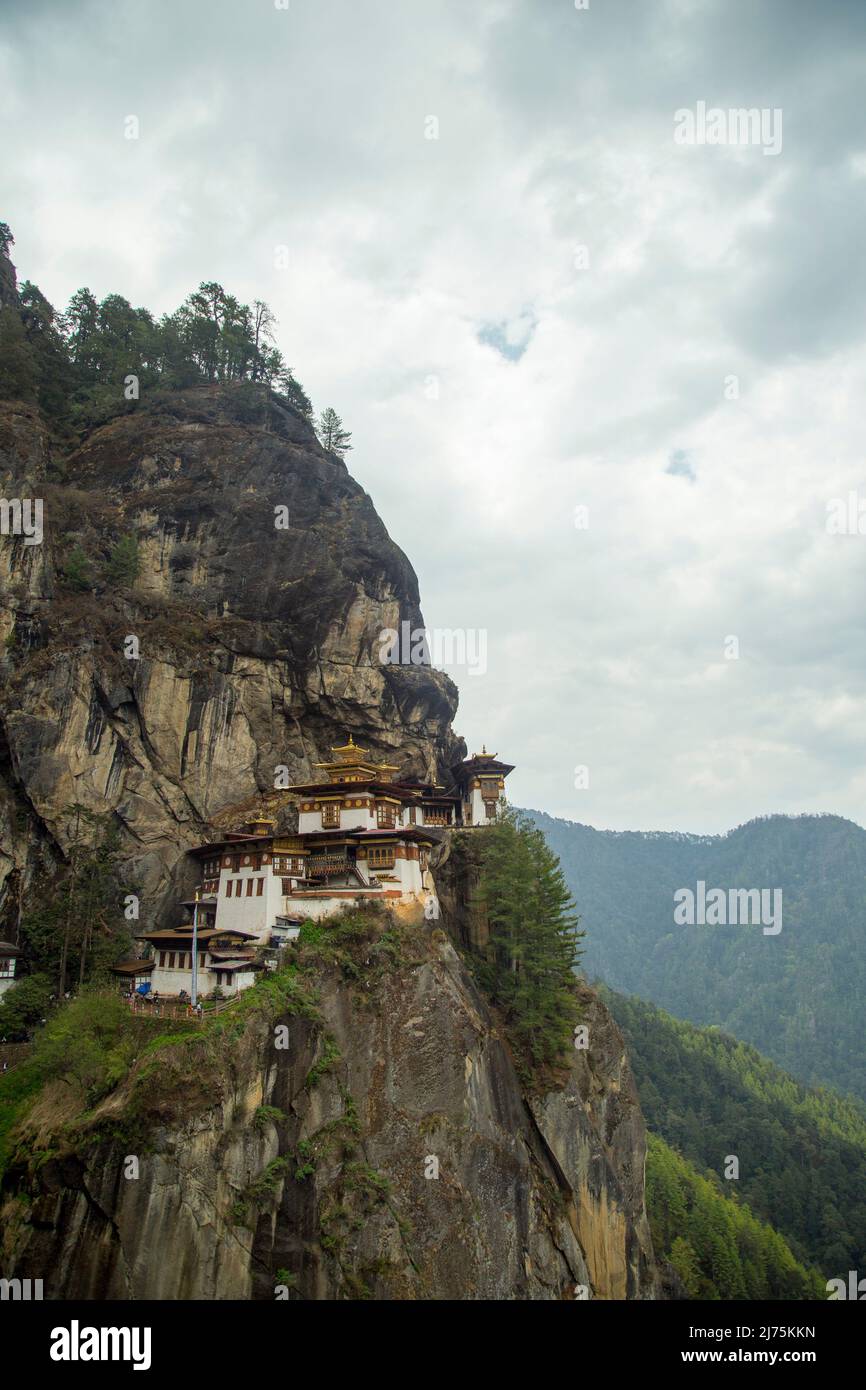 tiger nest, upper Paro valley in Bhutan Stock Photo Alamy