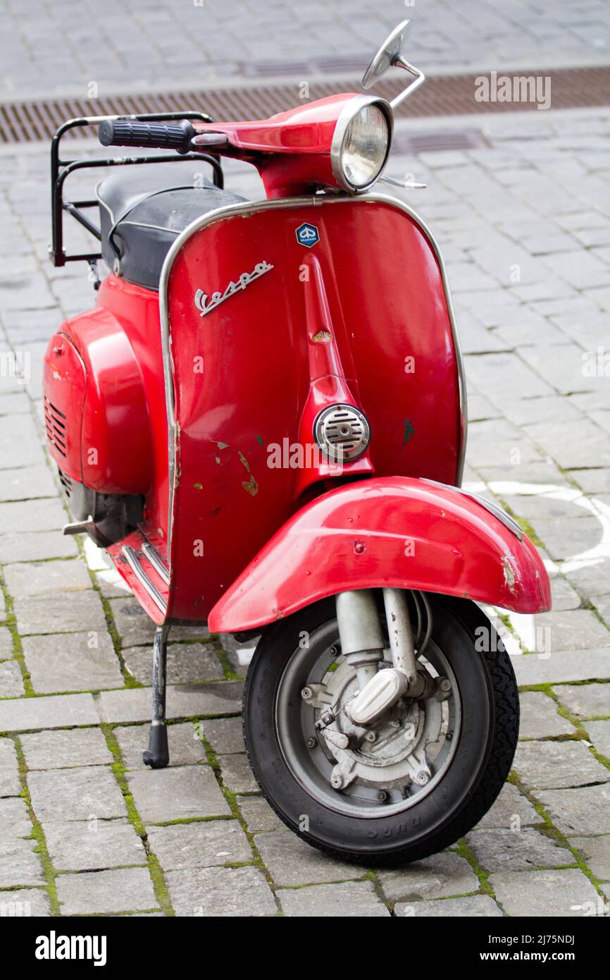 Piaggio Vespa italian scooter Stock Photo Alamy