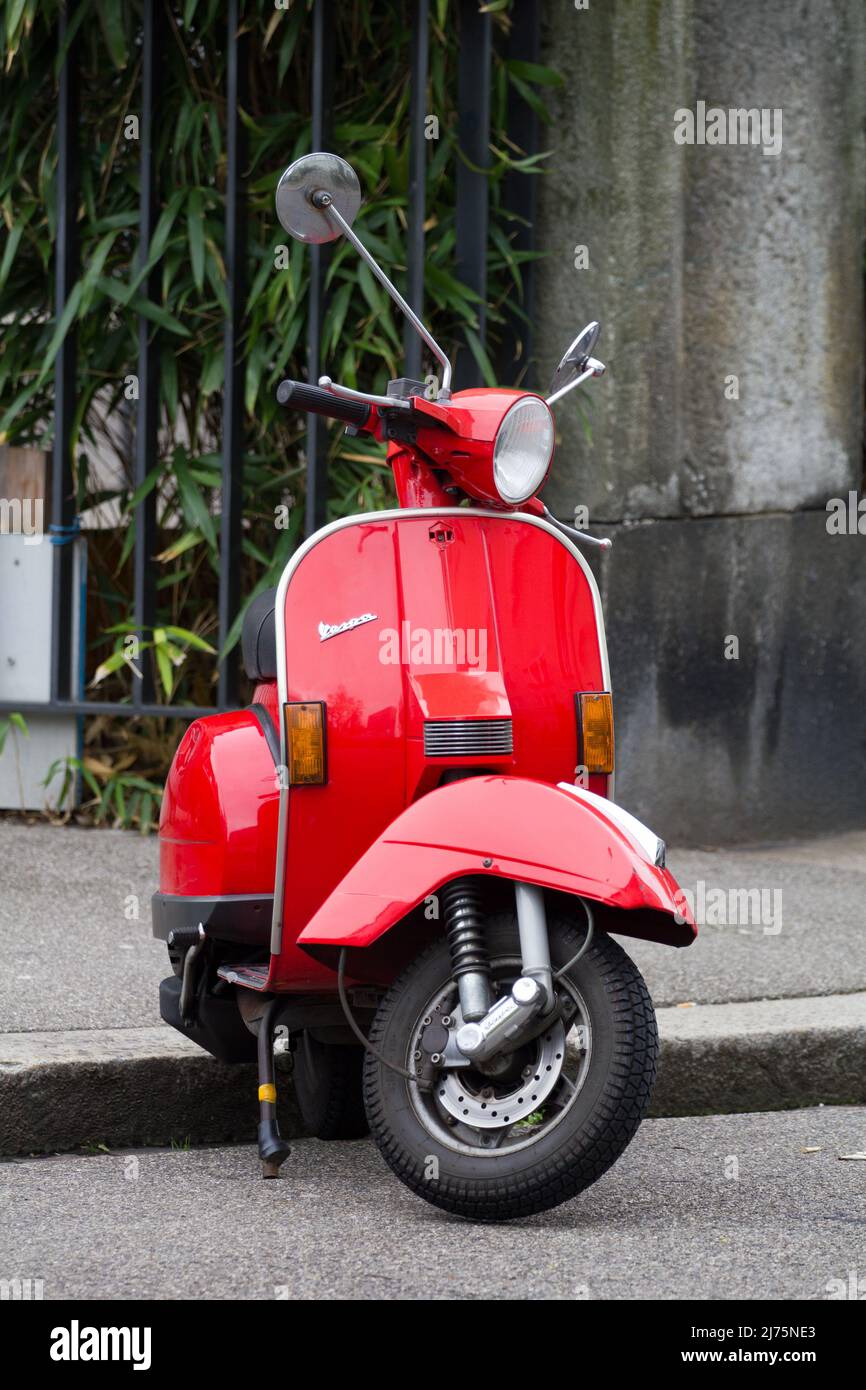 Piaggio Vespa italian scooter Stock Photo Alamy