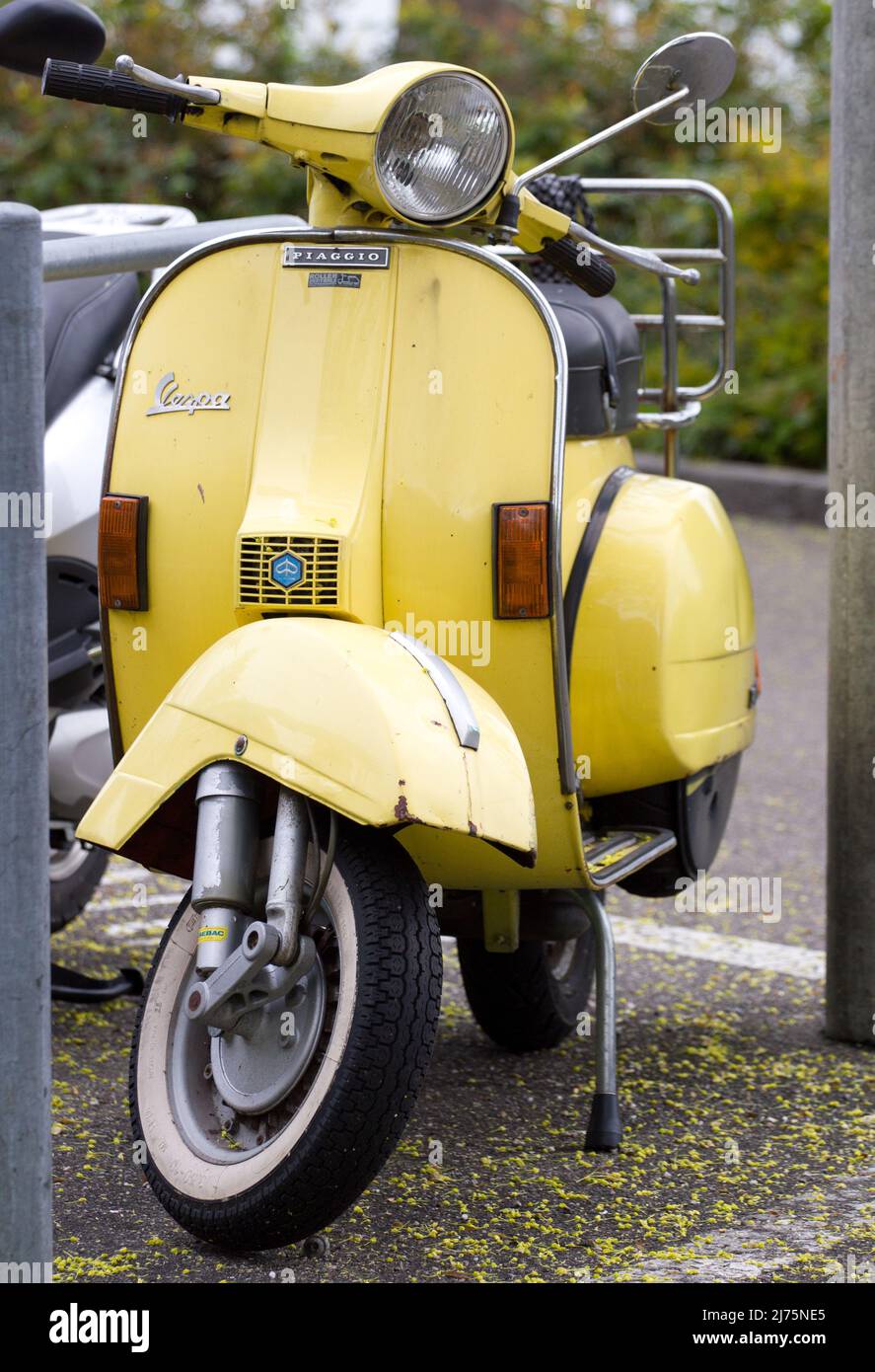 Piaggio Vespa italian scooter Stock Photo Alamy