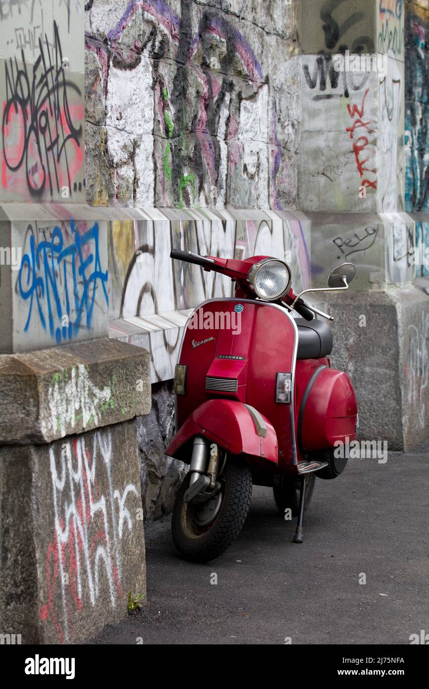 Piaggio Vespa italian scooter Stock Photo Alamy