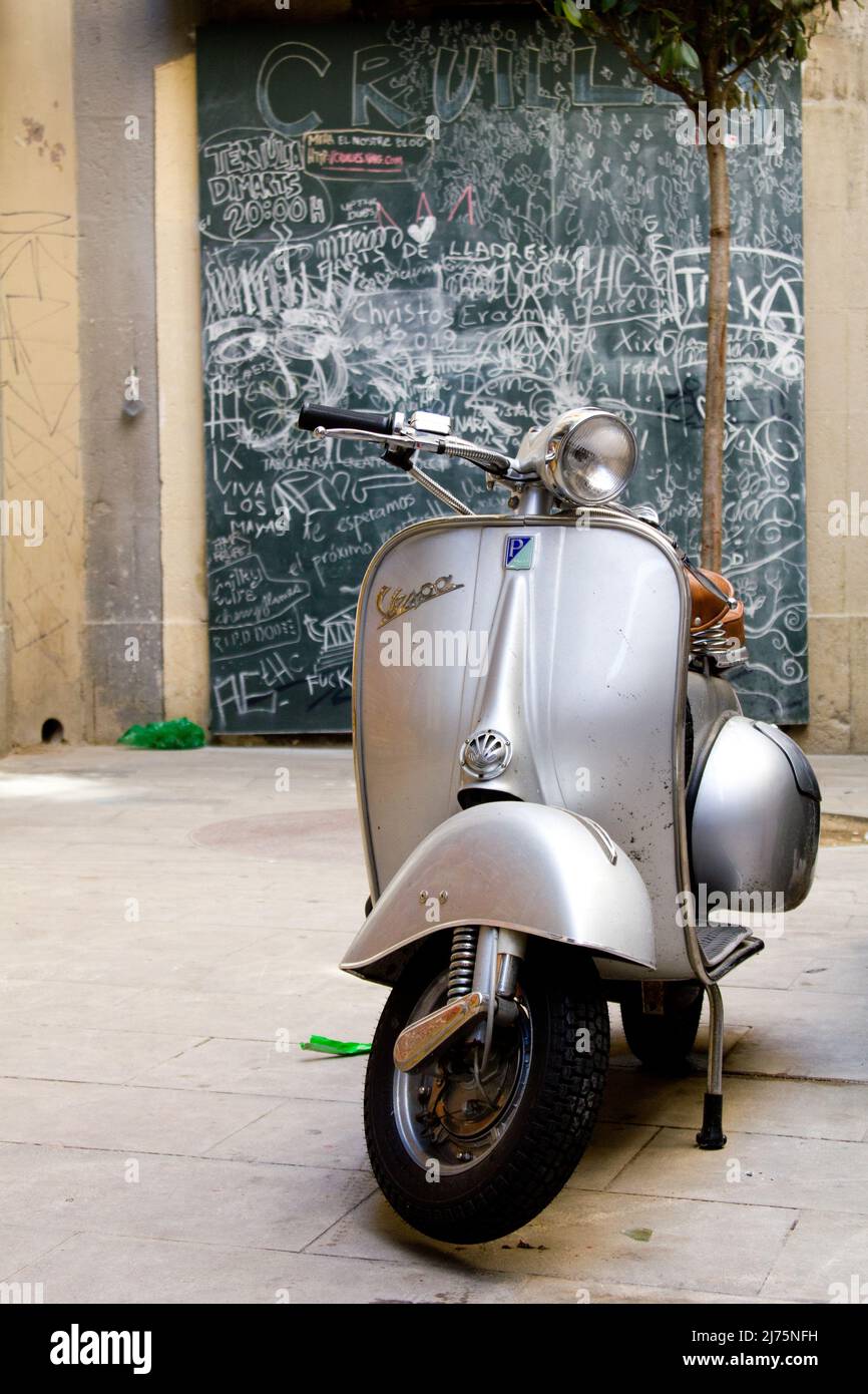 Piaggio Vespa italian scooter Stock Photo Alamy