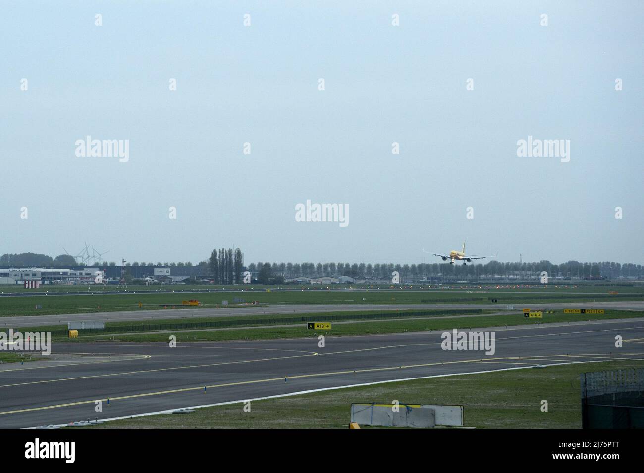 airplane landing at schipol airport amsterdam holland Stock Photo - Alamy