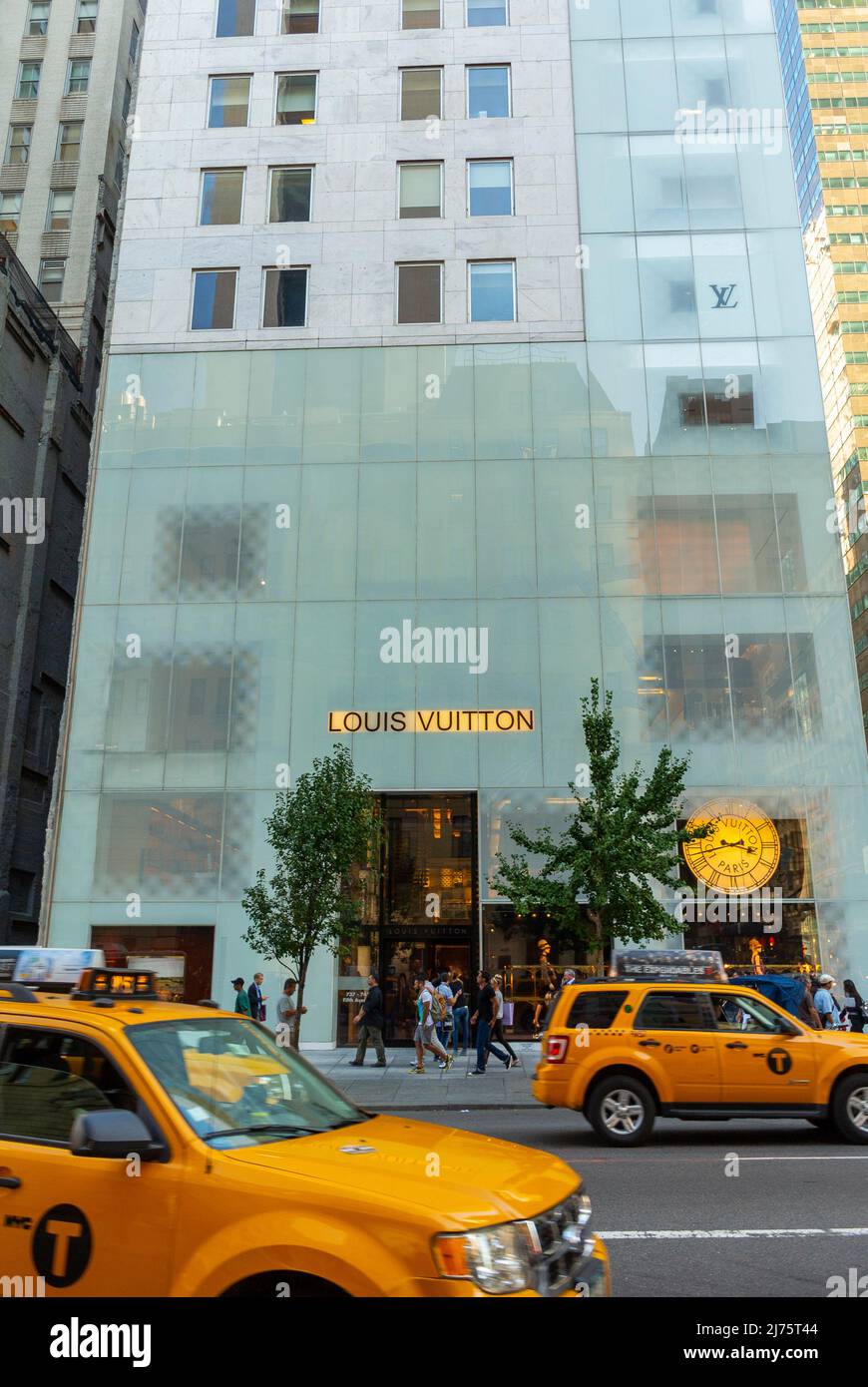 Louis Vuitton, Luxury Clothing Store, in Fifth Avenue 5th Avenue with  People Around in Editorial Photo - Image of exclusive, famous: 131773206