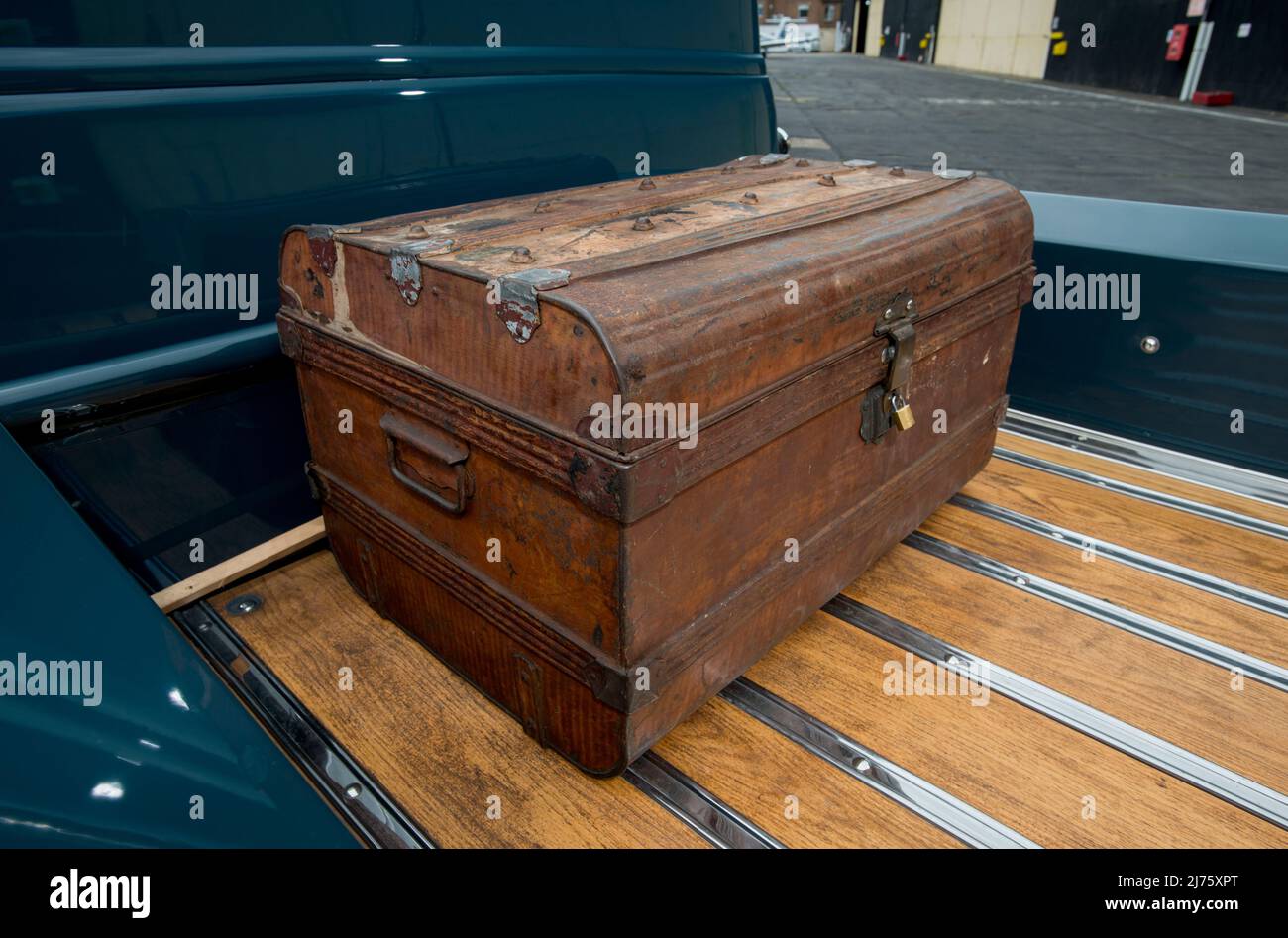 1954 Chevy 3100 pick up truck Stock Photo - Alamy