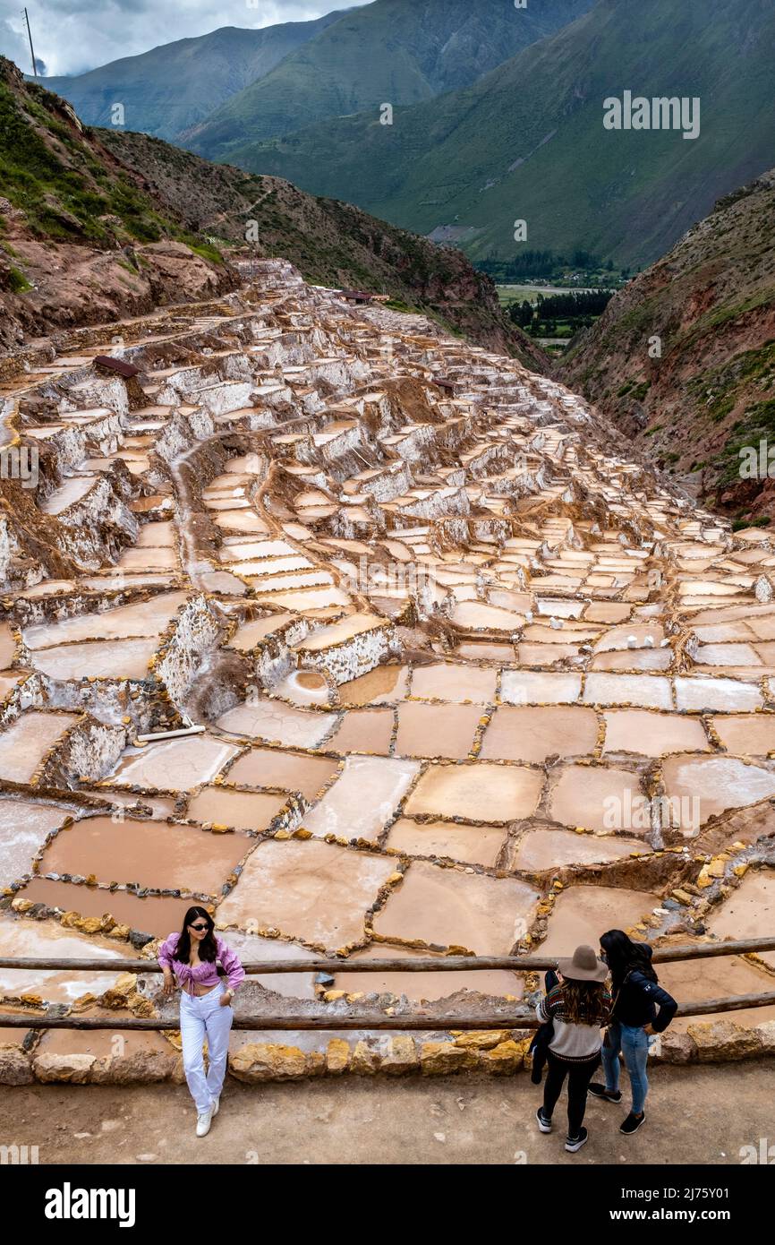The Salineras De Maras (Maras Salt Pans) Cusco Region, Peru Stock Photo -  Alamy
