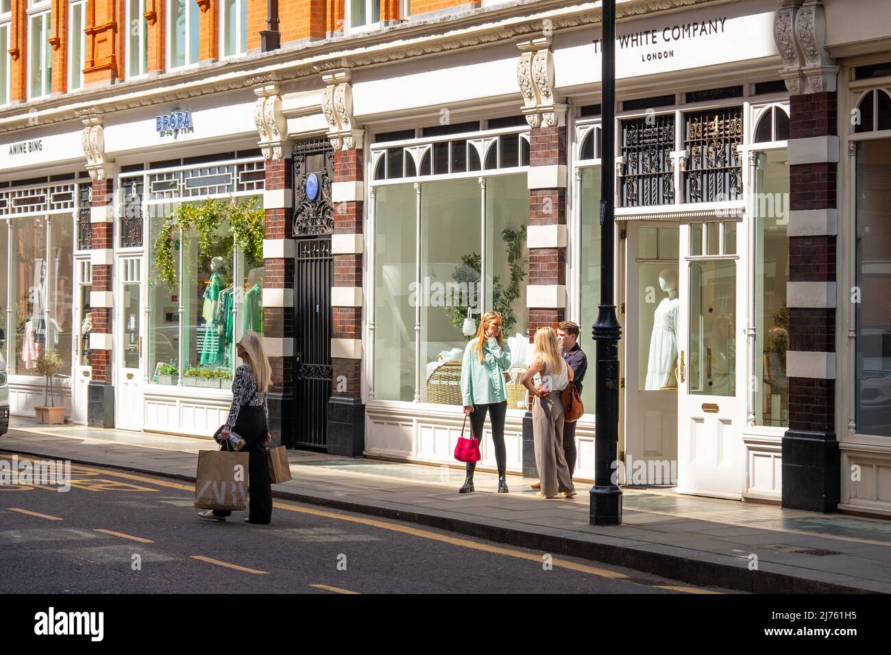 LONDON- May 2022: Pavilion Street in Knightsbridge, an attractive street of shops and restaurants close to Sloane Street and K Stock Photo