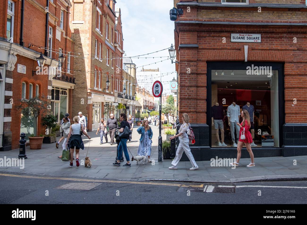 LONDON- May 2022: Pavilion Street in Knightsbridge, an attractive street of shops and restaurants close to Sloane Street and K Stock Photo