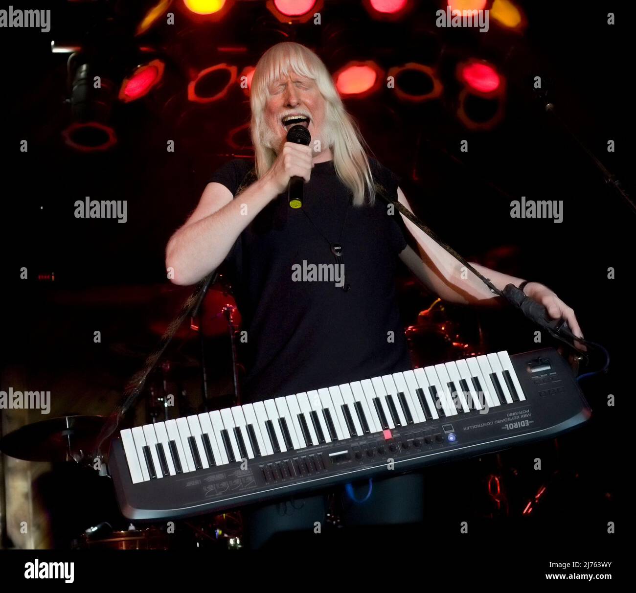Edgar Winter on stage in concert Stock Photo Alamy