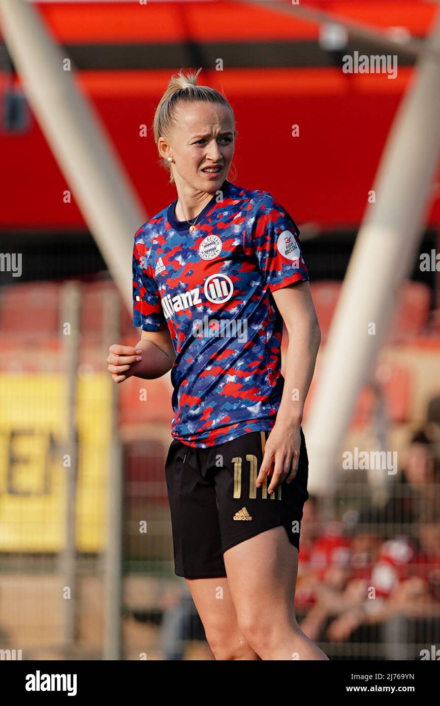bayern munich warm up top