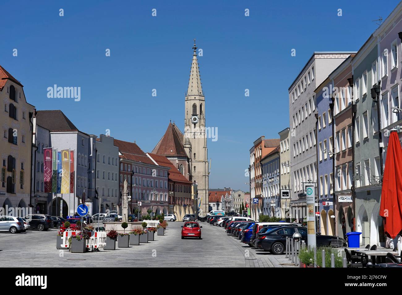 Germany, Bavaria, Upper Bavaria, Altötting district, Neuötting, town square, Ludwigstrasse, St. Nicholas parish church Stock Photo