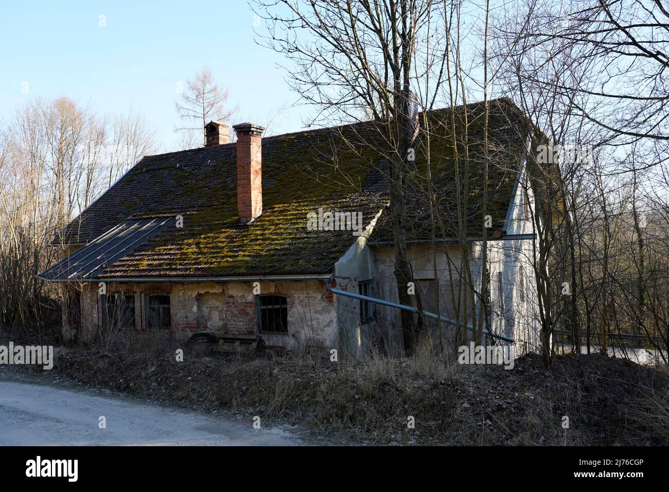 Germany, Bavaria, Upper Bavaria, Altötting district, old country house, vacant, dilapidated Stock Photo