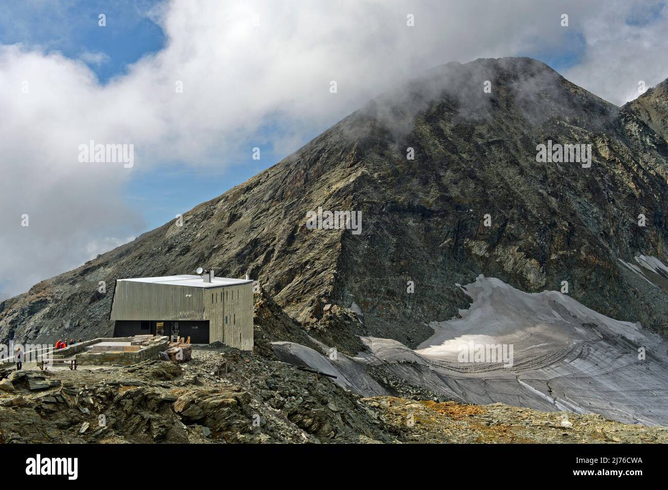 Mountain hut Cabane de Tracuit, Zinal, Val d'Anniviers, Valais, Switzerland Stock Photo