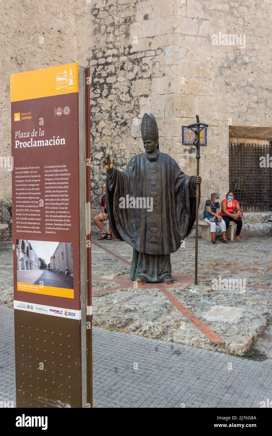 Statue of Pope Francis commemorating his visit in 2017, Plaza de la Proclamación, Old Cartagena, Cartagena, Bolivar, Republic of Colombia Stock Photo