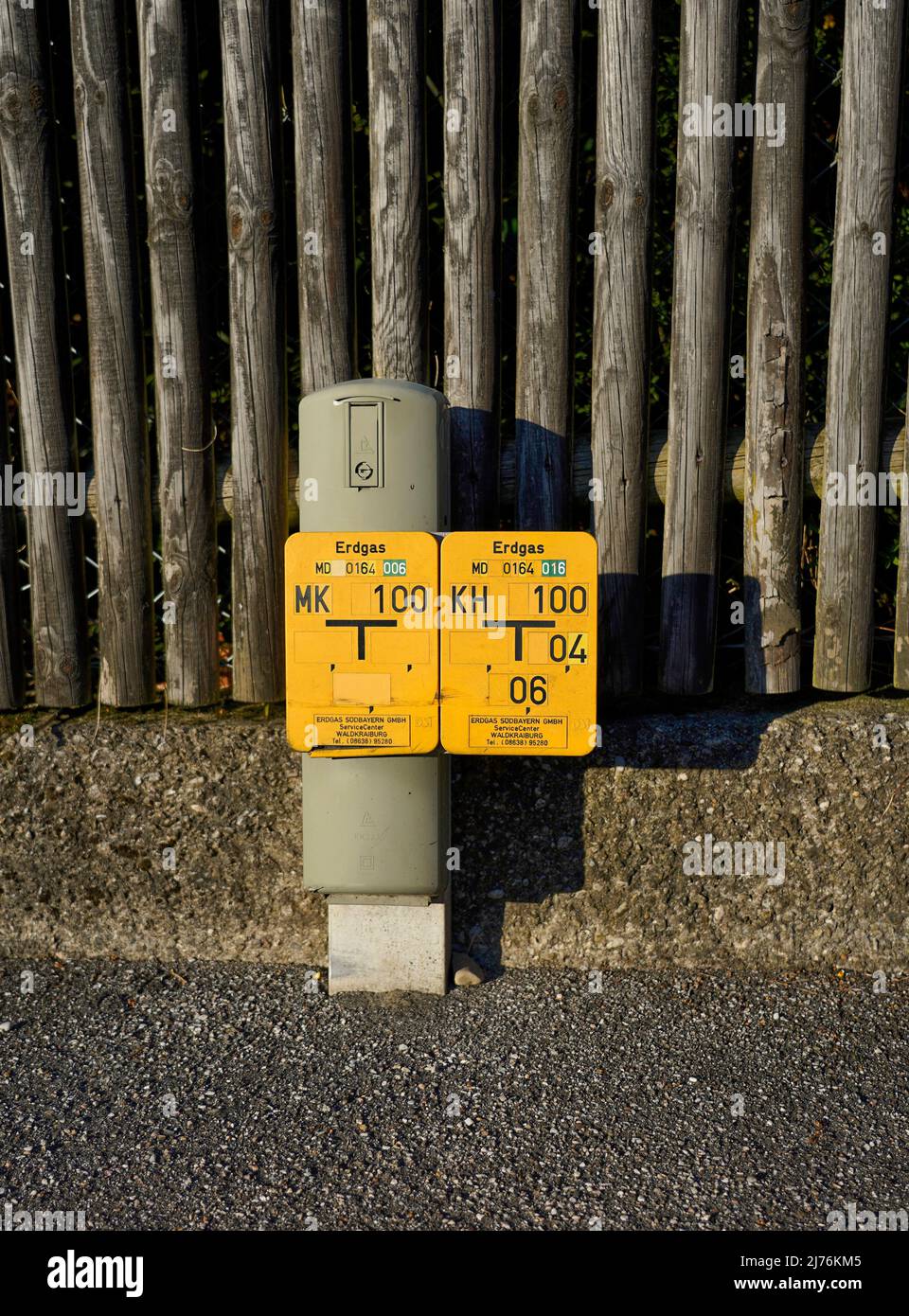 Germany, Bavaria, Altötting, gas supply, natural gas, sign on a garden wall Stock Photo